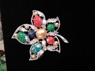 Vintage pearl brooch