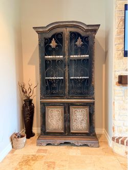 Elegant cabinet