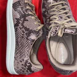 Genuine Leather Easy Spirit Tennis Shoes 