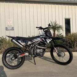 New 250cc Dirt Bike 