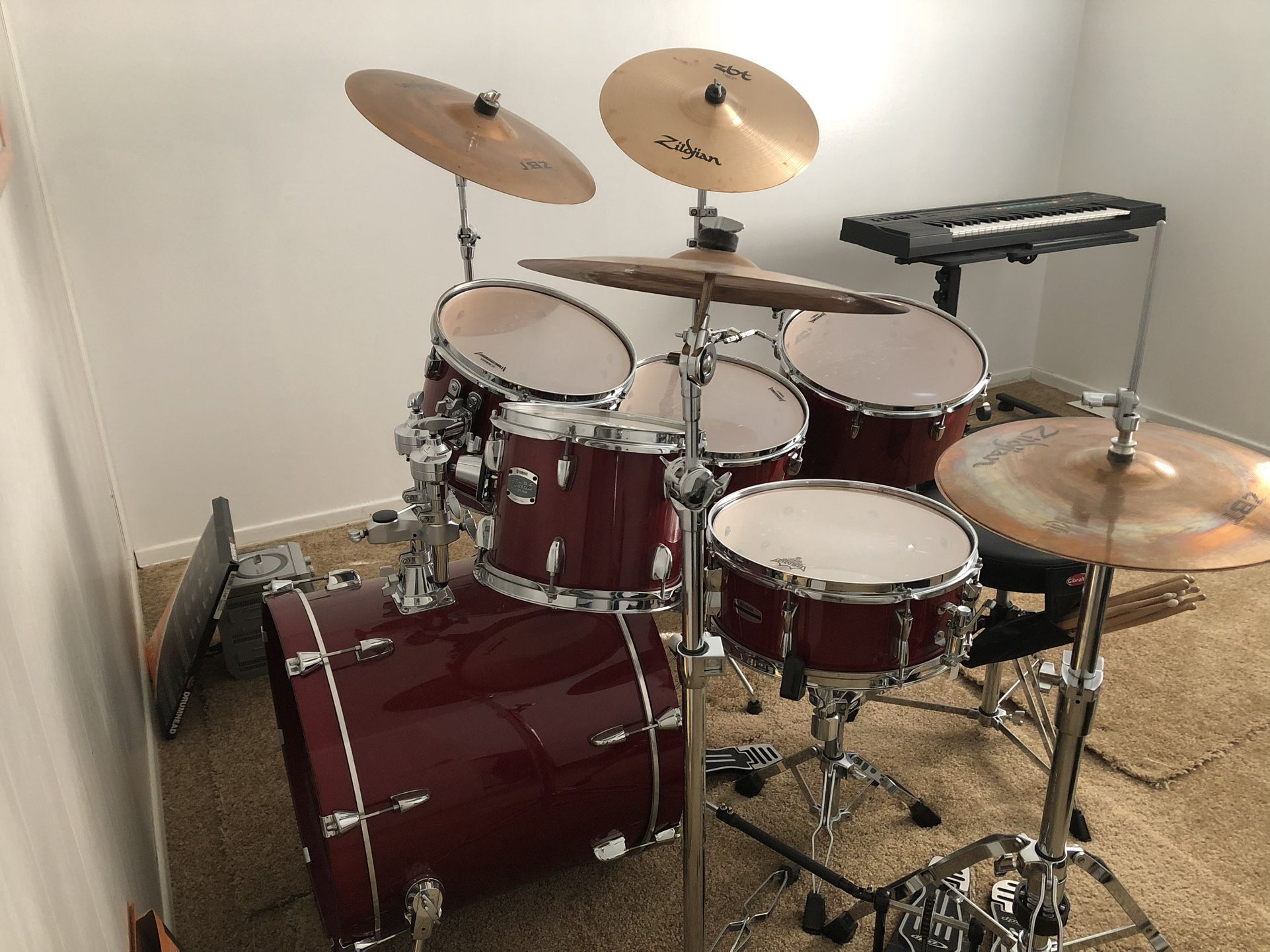 Selling Yamaha Stage Custom Birch 6 Piece & 3 Cymbals & High hat.very Clean.