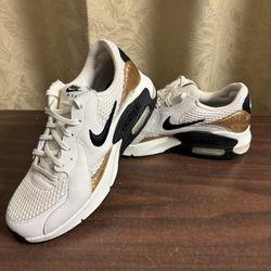 Nike Women’s Air max