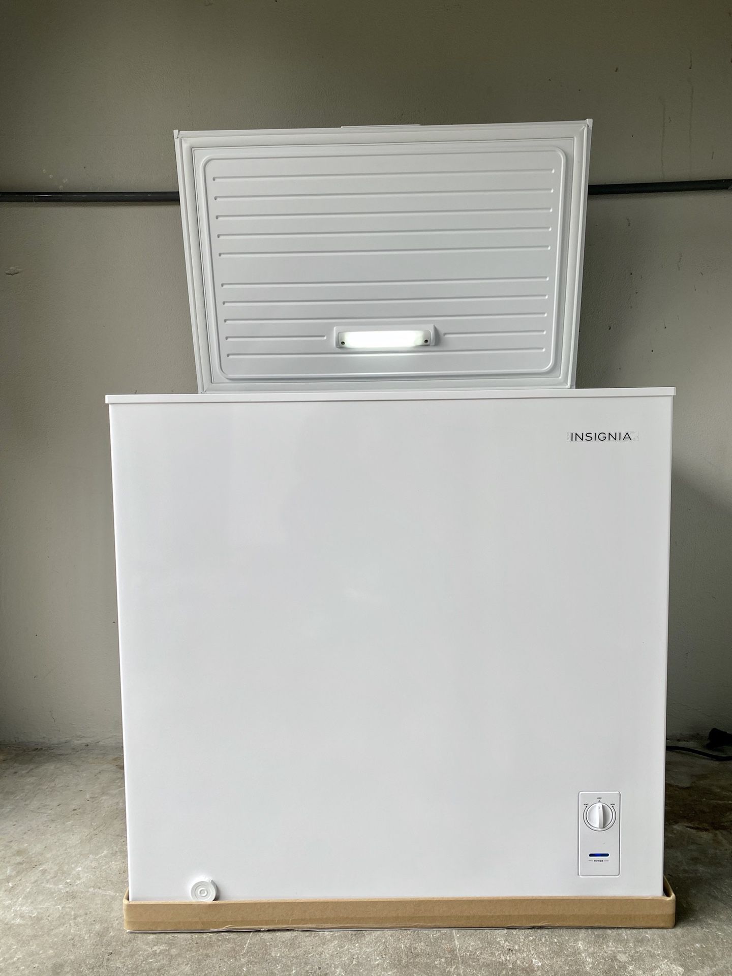 *Never Used* 7.0 Cubic Ft. Deep Chest Freezer
