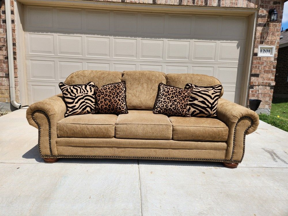 Brown Couch (delivery available)