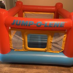 Bouncy House Indoor 