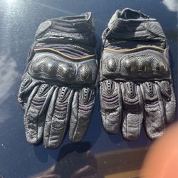 Motorcycle gloves