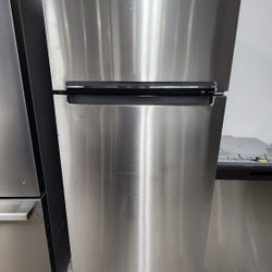 WHIRPOOL TOP FREEZER WITH 1YEAR WARRANTY/1 AÑO DE GARANTIA POR ESCRITO 