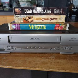 VCR player - Emerson - works good