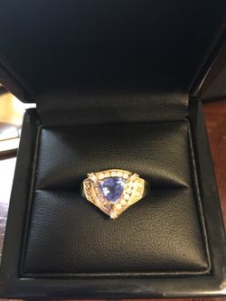 Stunning trillion cut Tanzanite ring