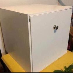 1 Drawer File Cabinet - White (Gently Used In Good Condition, some marks on top can be covered)$13
Pick up McKinney