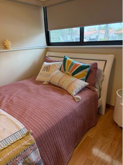 Girls/Teen Bedroom Set – Modern