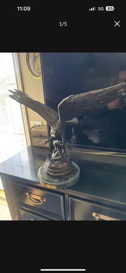 Jules Moignies eagle sculpture. Strength and honor. 21”x16”x10” great condition $550