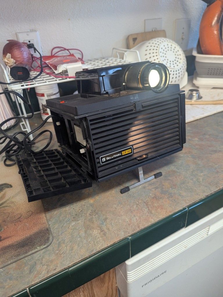 Bell & Howell CP40 Projector