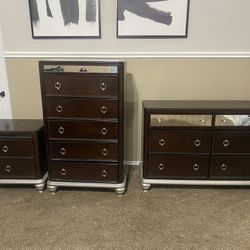 Dresser Set 