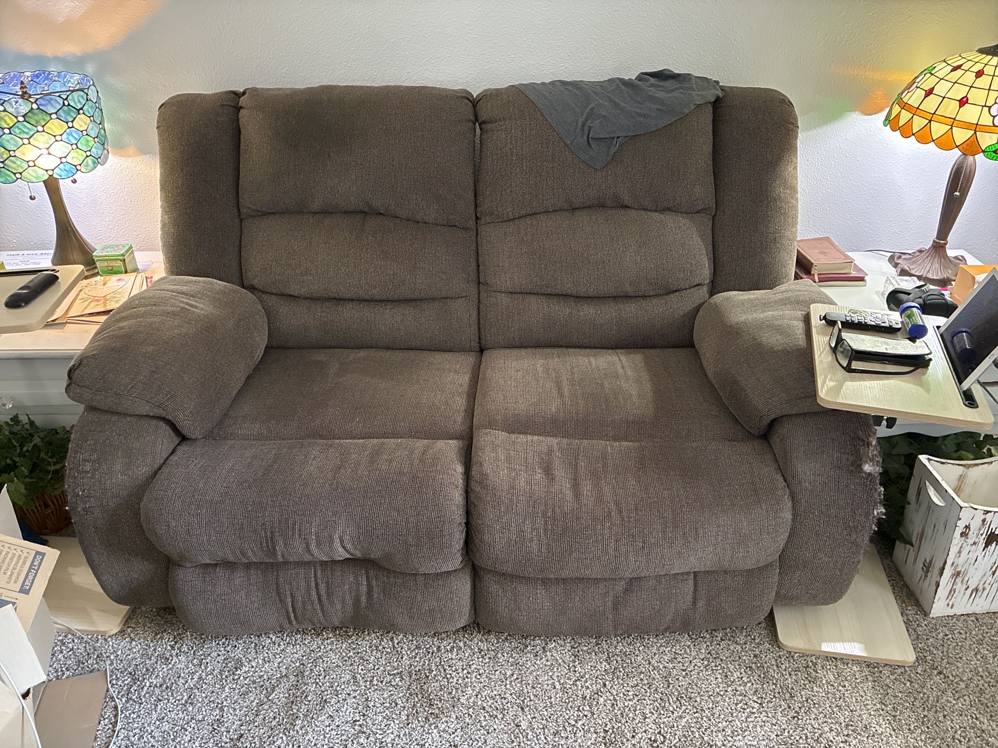 Brown Dual Recliner Loveseat – Extremely Comfortable