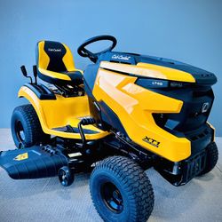 New Cubcadet XT1 Enduro LT 46 in. 22 HP V-Twin Kohler 7000 Series Engine Hydrostatic Drive Gas Riding Lawn Tractor