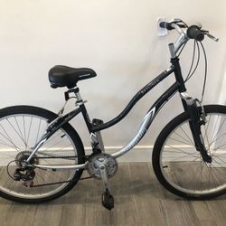 Woman’s Schwinn Hybrid Bike Trail Fun 26” Tires 21 Speed 