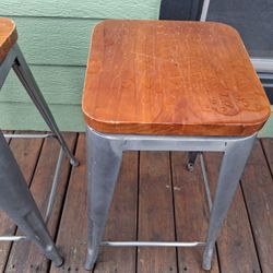 2 Swivel Bar Stools