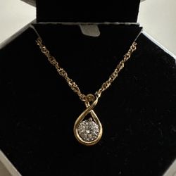 Brand New Beautiful Women’s Necklace  negotiable on price