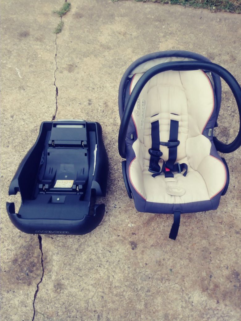Very nice baby car seat / carrier