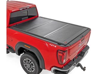 Rough Country Hard Low-Profile Tri-Fold Tonneau Cover For Chevy Silverado & GMC Sierra 2500HD & 3500HD (2020–2025) - Low-Profile Aluminum Truck Bed Co