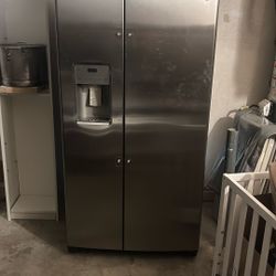 G&E Refrigerator 
