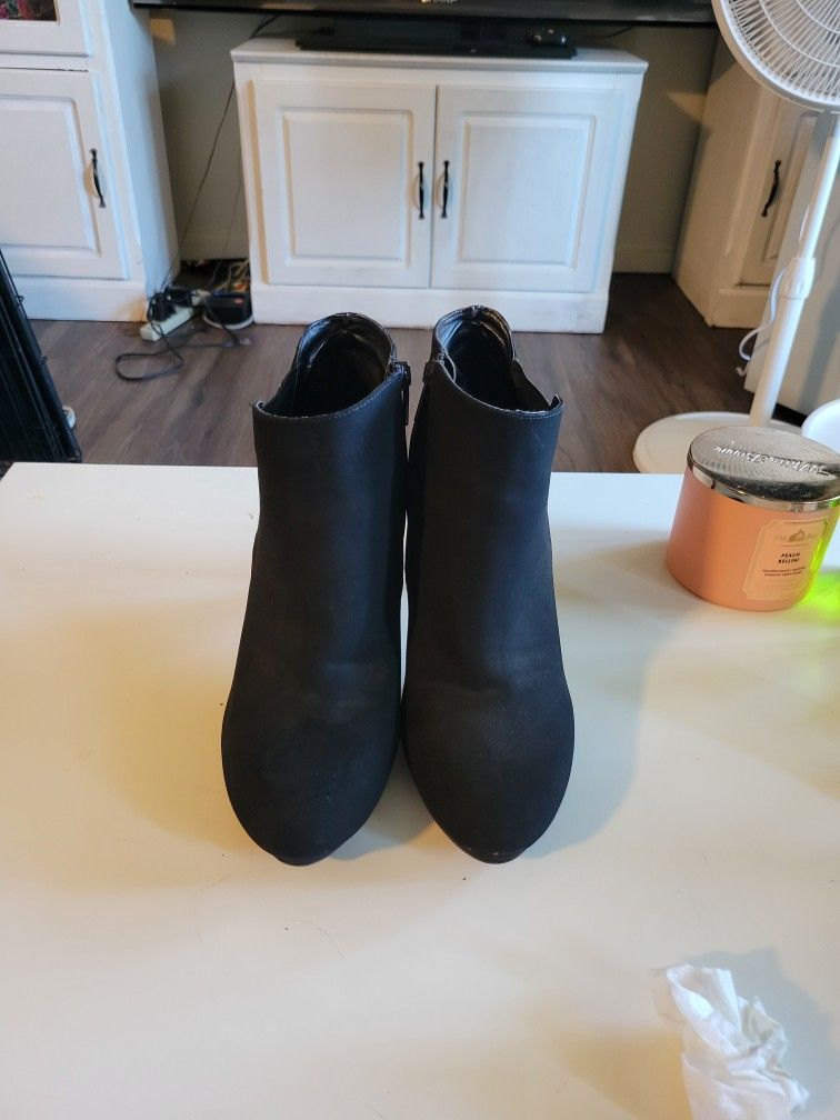 Size 10 Booties. Great condition and very comfortable.