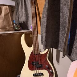 Peavy Milestone Bass Guitar With Fender Rumble