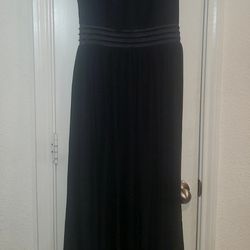 Black women size 4 formal  long dress (new)