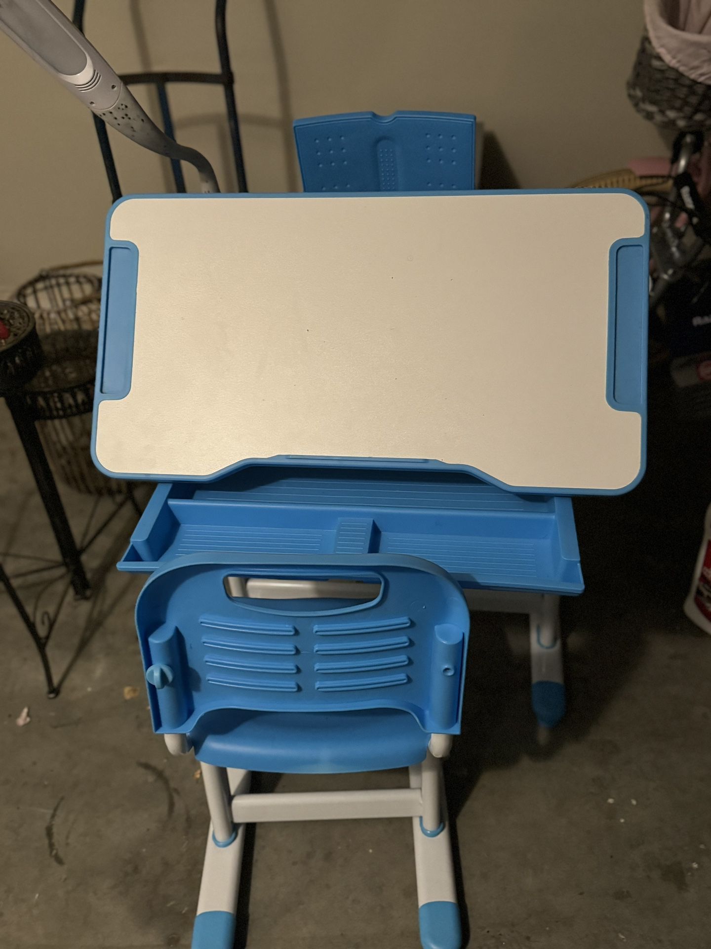 Mount It - Kids Desk & chair Set 