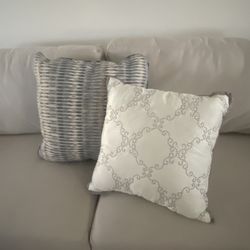 Pillows Like New 