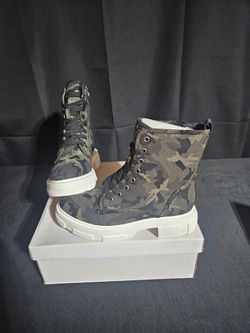 Camouflage Boots Size 7