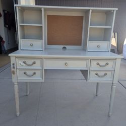 Pottery Barn Desk With Hutch. 