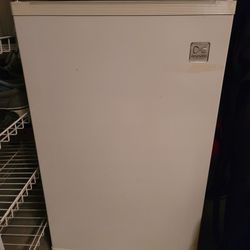 Mini Refrigerator / Freezer 