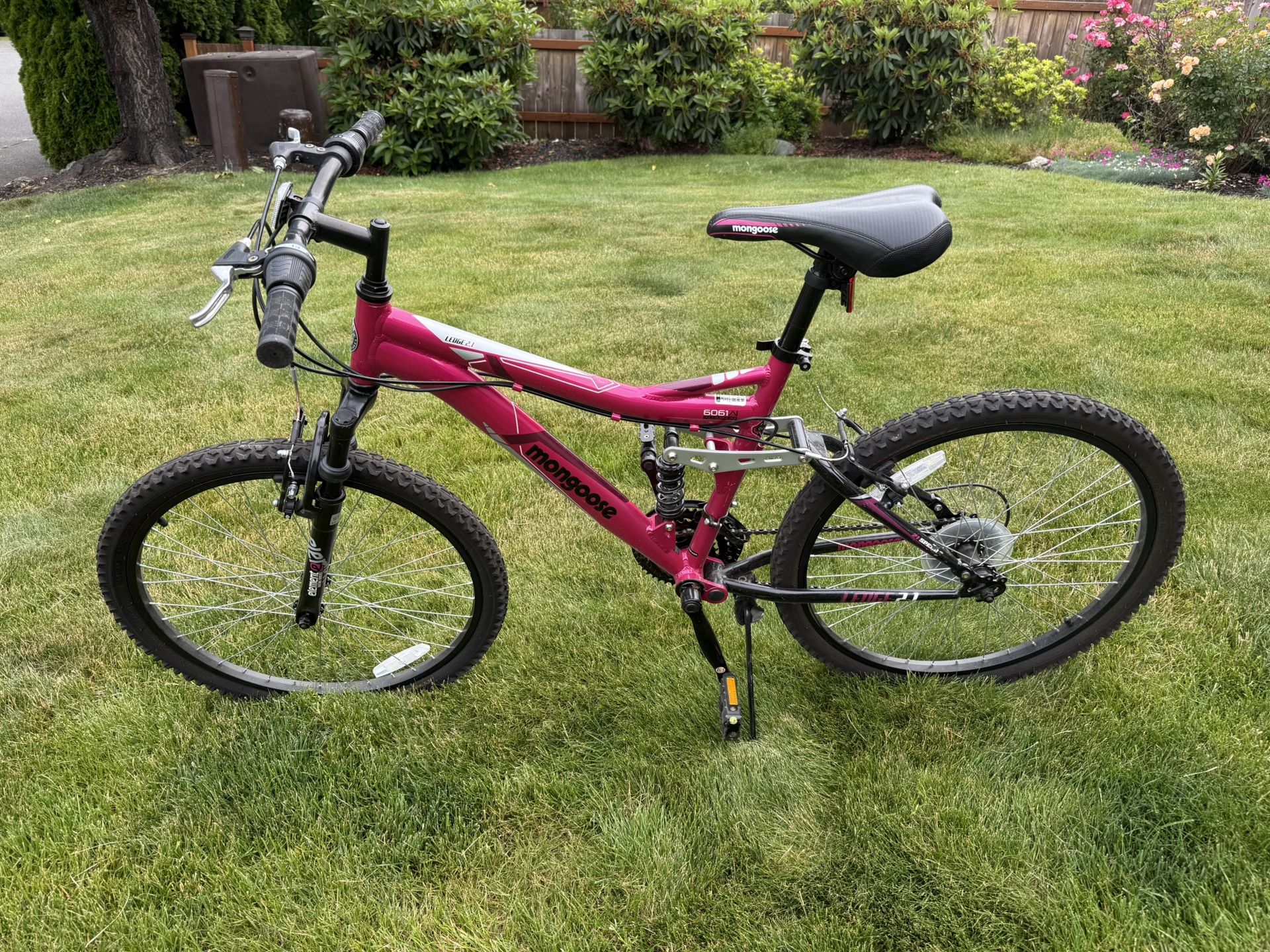 24” Mongoose Ledge 2.1 Girls Mountain Bike