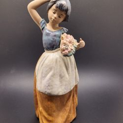 Nao By Lladro Girl Holding Flowers 
