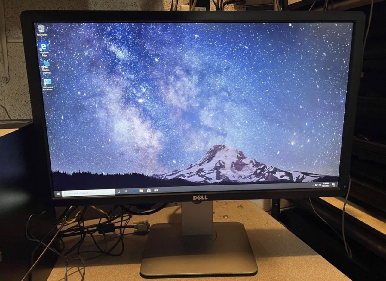 Dell 24” widescreen Led Monitor 1080p - Vga - Dvi - Adjustable Height - Dual Monitors Available