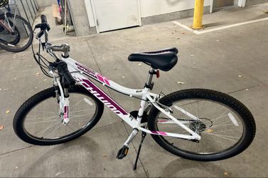 Schwinn Ranger Women's 26" Mountain Bike - Like New