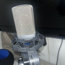 AKG C214 Condenser Microphone – Studio Quality