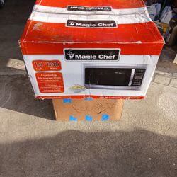 Brand New In The Box Magic Chef Counter Top Microwave 