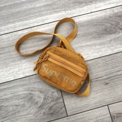 SS20 Supreme Small Shoulder Bag (Gold/Yellow)