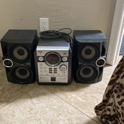 5 Disc Cd Player With To Speakers ! 