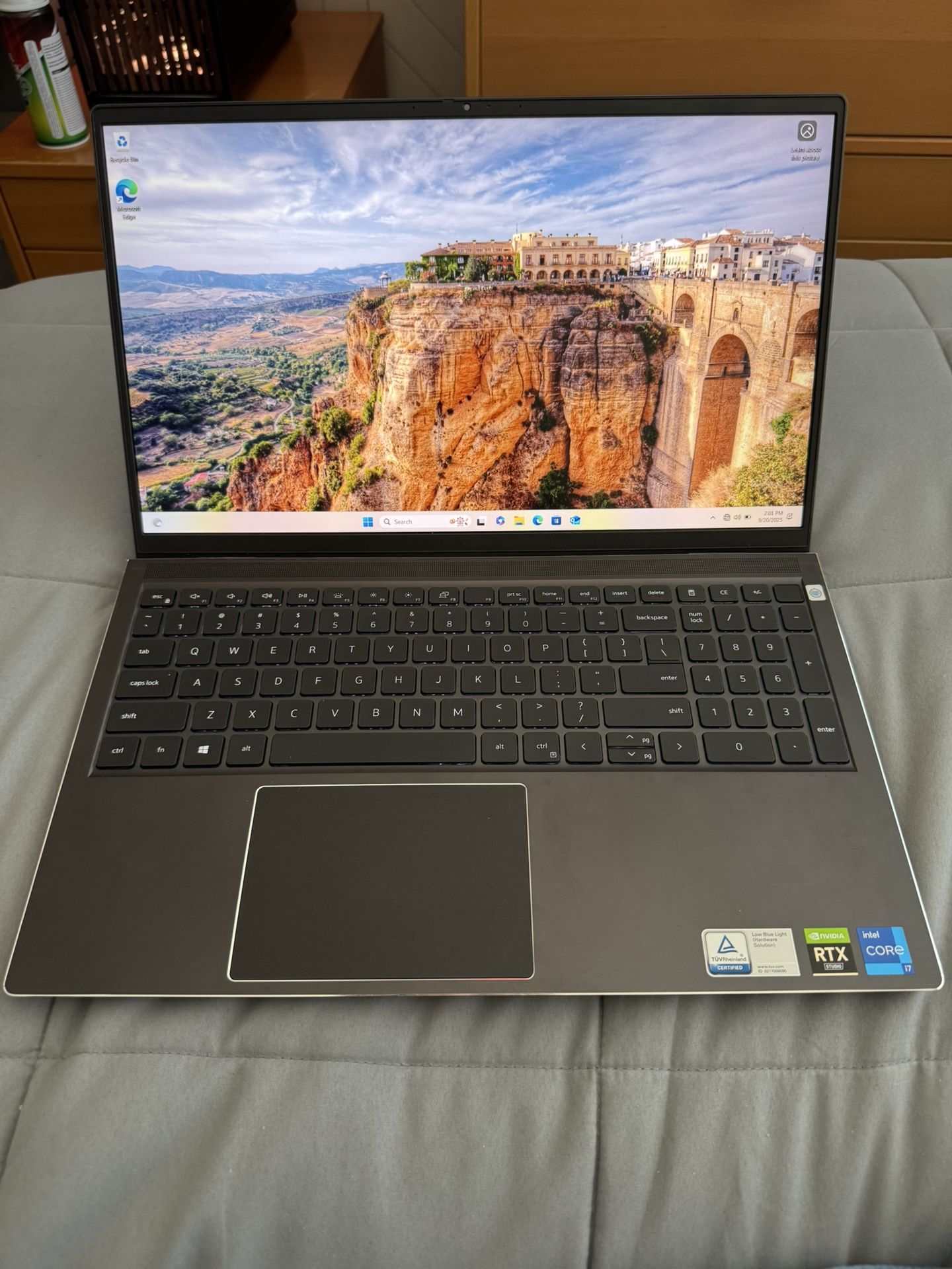 Dell Vostro 15 7510 15” FHD Display Intel i7-11800H 2.3GHz 16GB RAM 1TB SSD Windows 11 Pro Nvidia RTX 3050