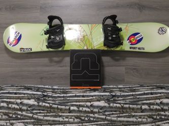 Burton Feather 50 Snowboard 148cm w/ Freestyle v11.0 Bindings