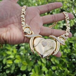 I Deliver I ship 14k gold plated Chain 