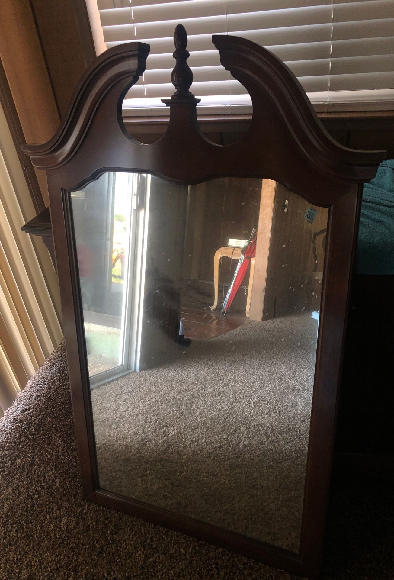 Mirror w dresser