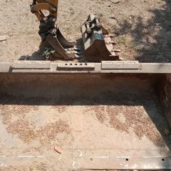 Skid Steer Smooth Bucket