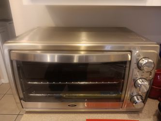 Selling a Oster toaster oven. Has marks on sides and top. But In great working condition. Selling for $25