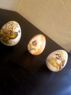 Vintage porcelain eggs figurines