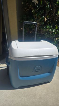 Igloo Cooler - With Wheels